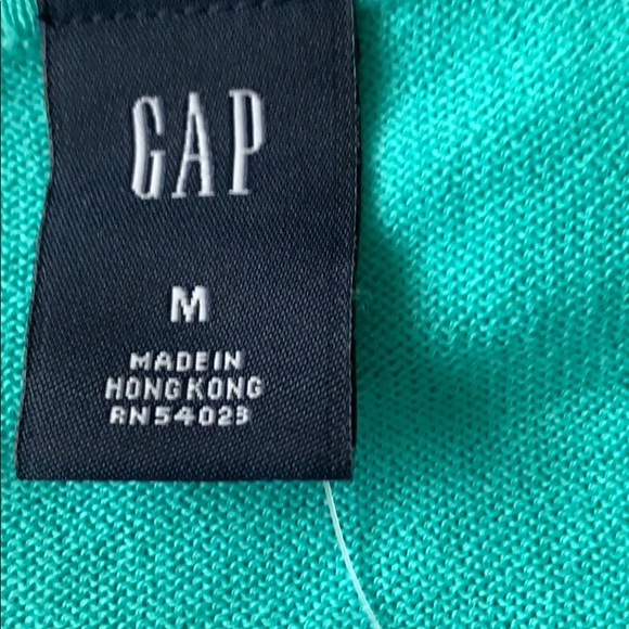 Long sleeves Gap sweater with hood. - Picture 3 of 4